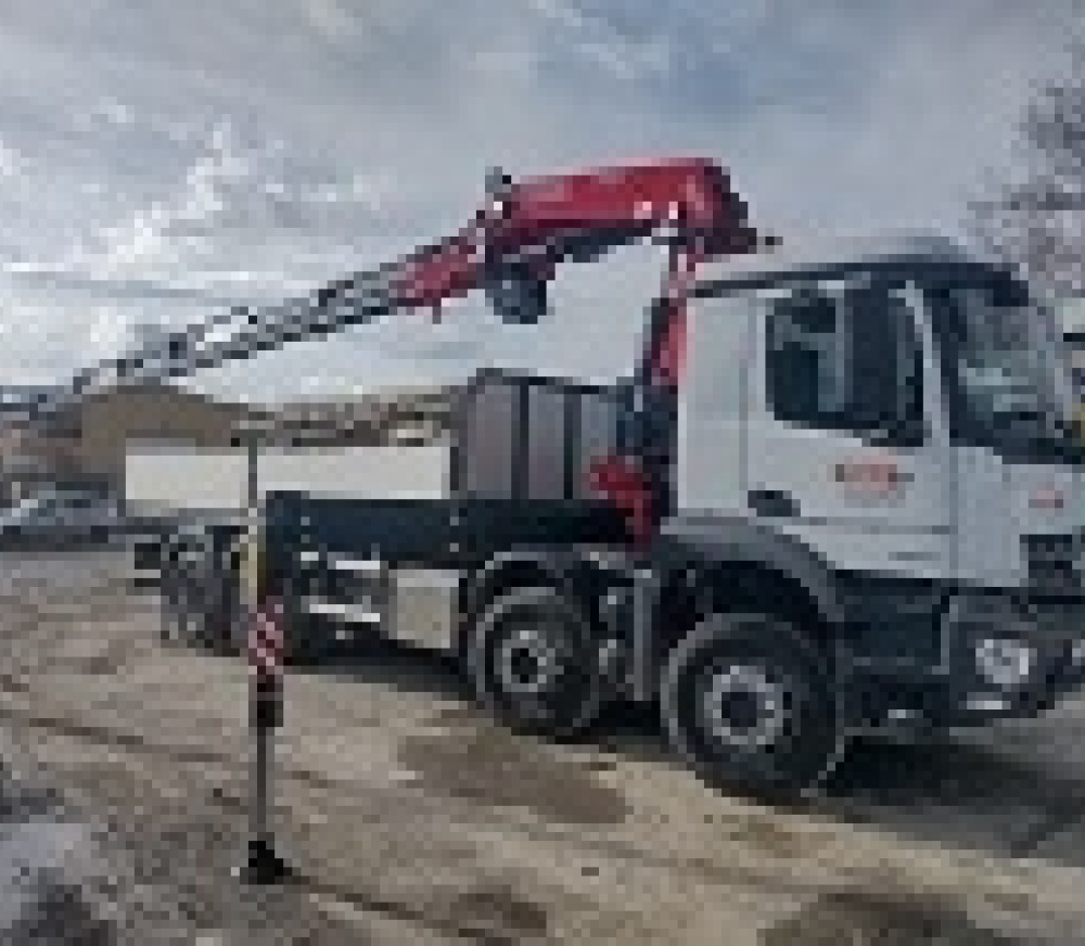 Valník s hydraulickou rukou MERCEDES BENZ AROCS 5